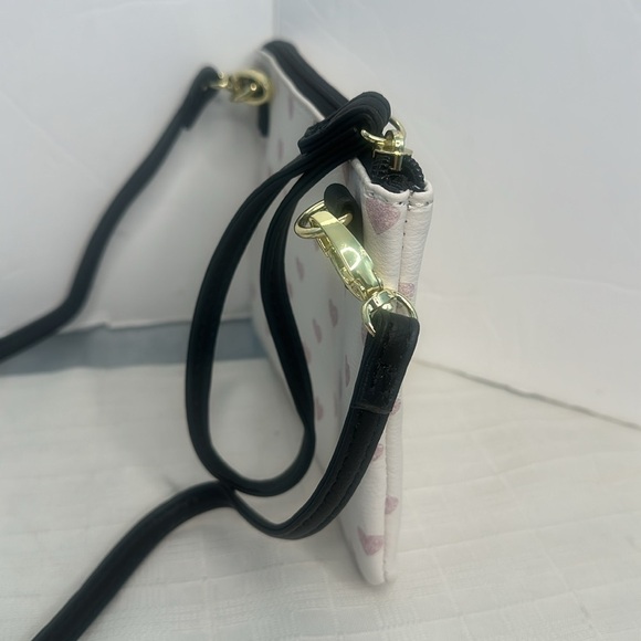 Luv Betsey by Betsey Johnson wristlet / crossbody bag white/pink hearts NWOT! - Picture 4 of 10